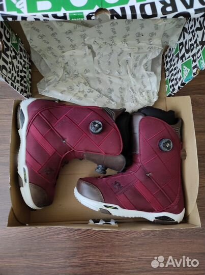 Сноуборд, ботинки, шлем, маска