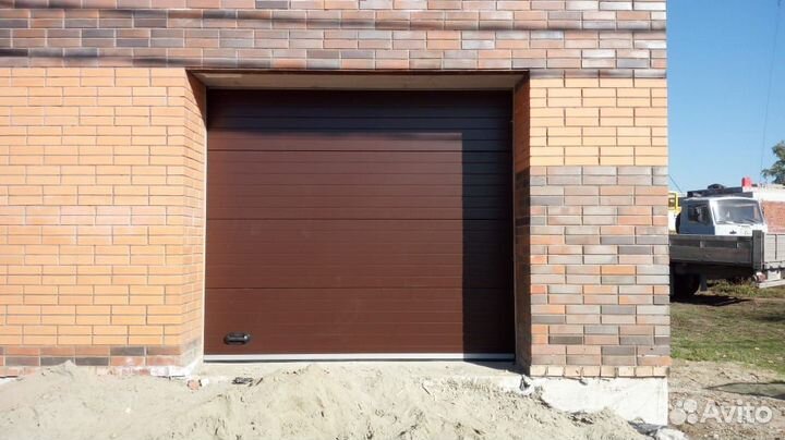 Секционные ворота