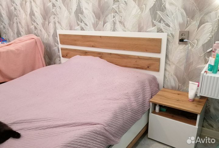 Тумба прикроватная