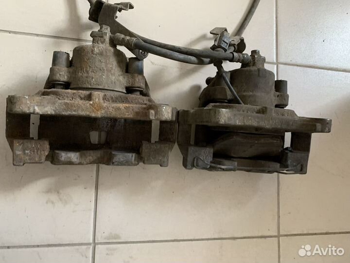 Суппорт тормозной передний левый Volkswagen Passat