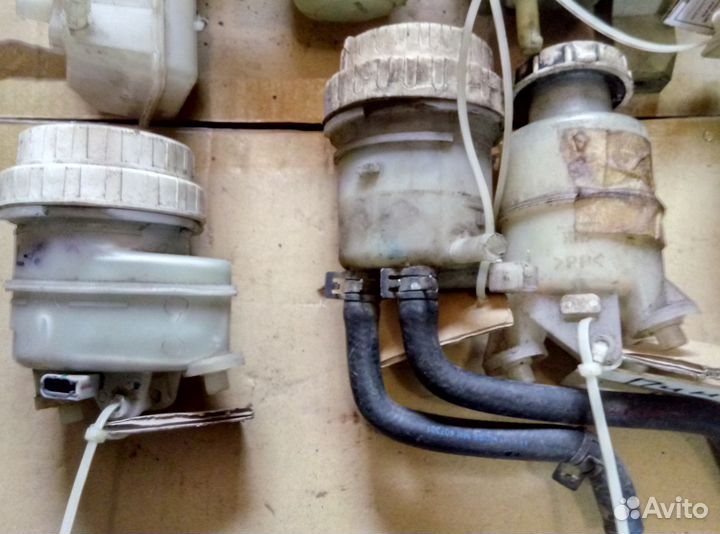 Бачек торм.цилиндра Mitsubishi MR307697