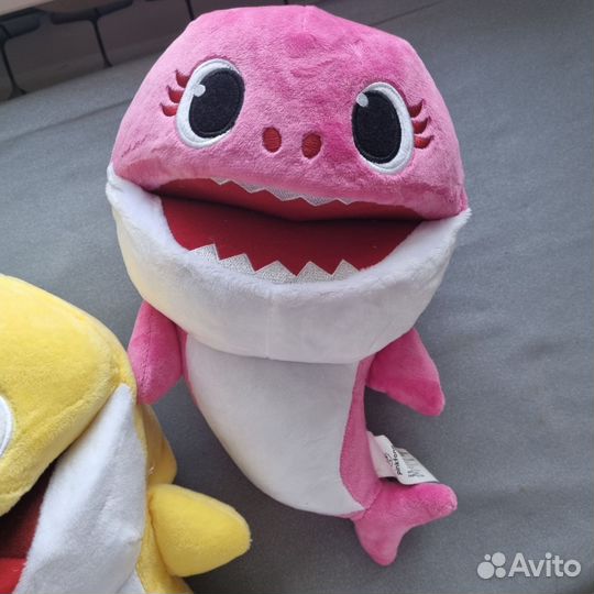 Акуленок baby shark из мультика игрушки на руку