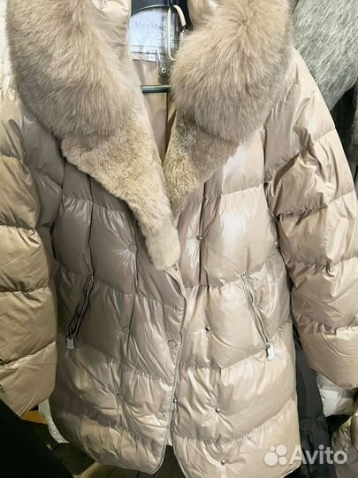 Пуховик с мехом песца