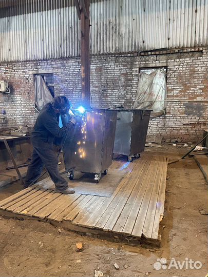 Мусорный контейнер