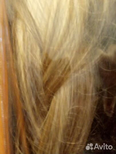 Волосы на заколках русые