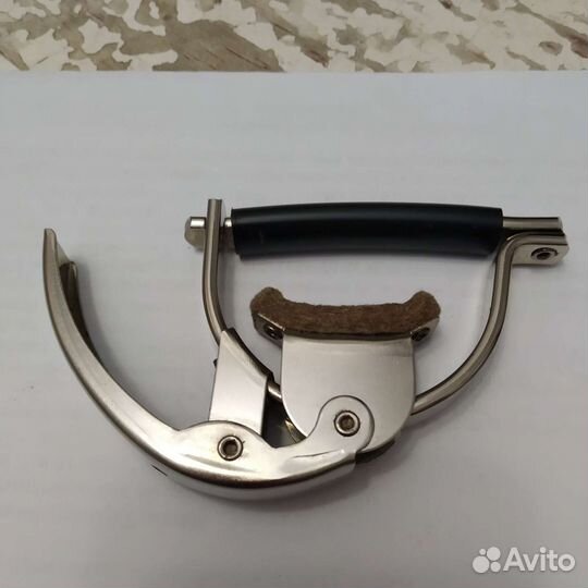 Каподастр для гитары, медиатор в подарок