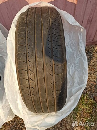 Yokohama dB Decibel E70B 215/60 R16 95V