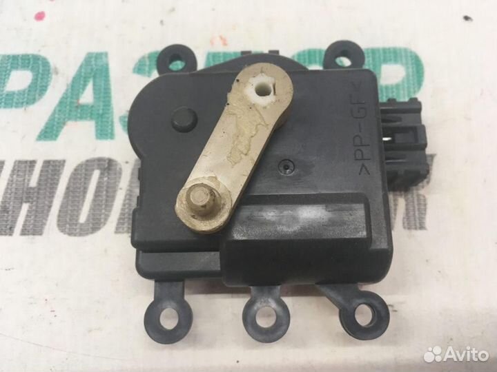 Моторчик заслонки печки для Mazda 6 2007-2012г