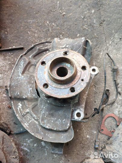 Поворотный кулак Volvo s80 2005