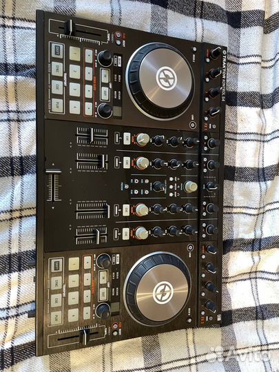 DJ-контроллер Native Instruments traktor kontrol S