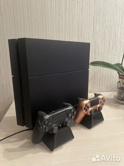 Продам Sony PlayStation 4 500гб + диск FIFA17