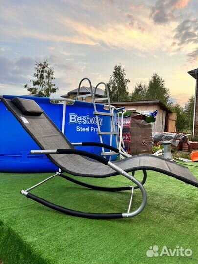 Шезлонг-качалка с подголовником. Лежак качалка