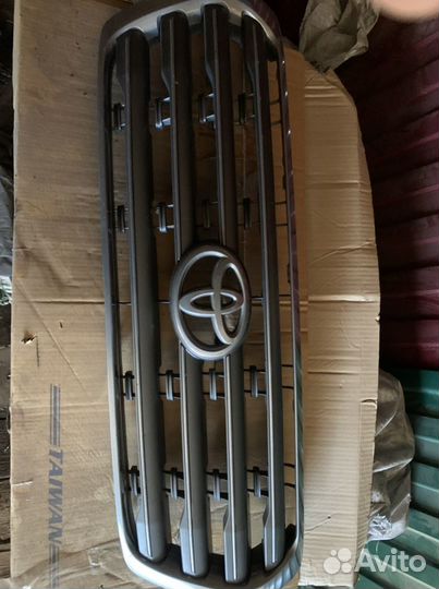 Решетка радиатора toyota land cruiser 200 2009 г