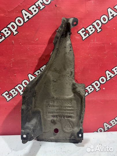 Защита днища кузова задняя правая Porsche Cayenne