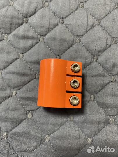 Зажим для трюкового самоката