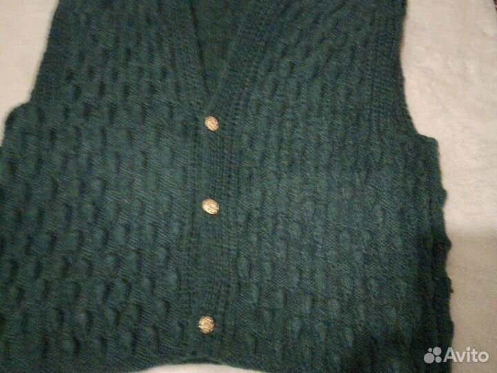 Жилетка женская вязаная