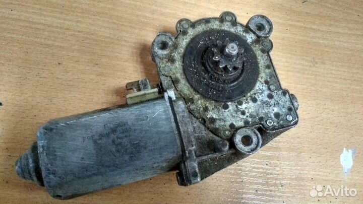 Моторчик стеклоподъёмника, правый volvo FH12 1-see