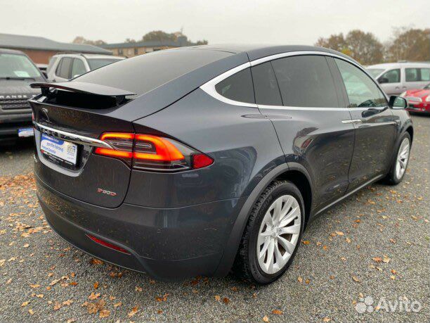 В разборе tesla model X