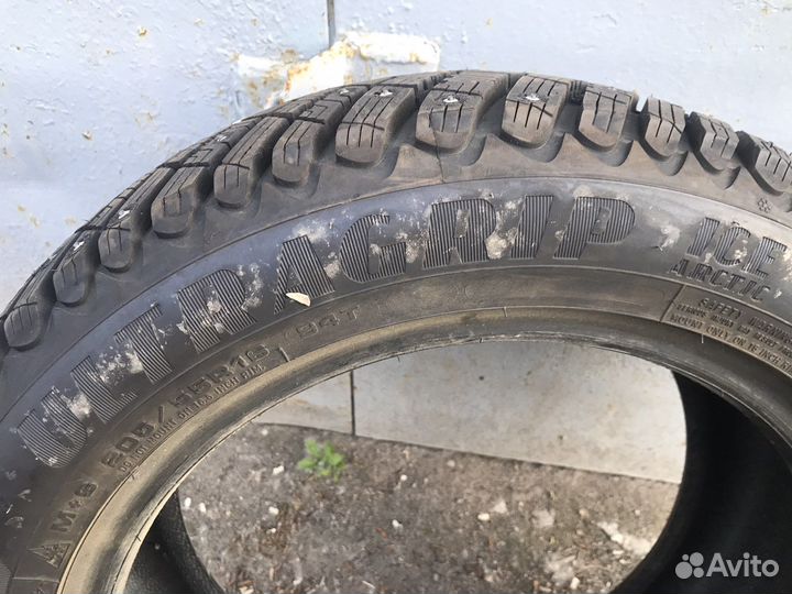 Goodyear Ultragrip Ice Arctic 205/55 R16