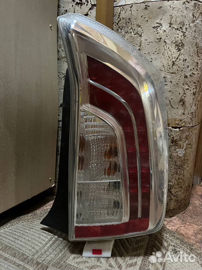 Задний правый фонарь на Toyota Prius 30 2009-2016