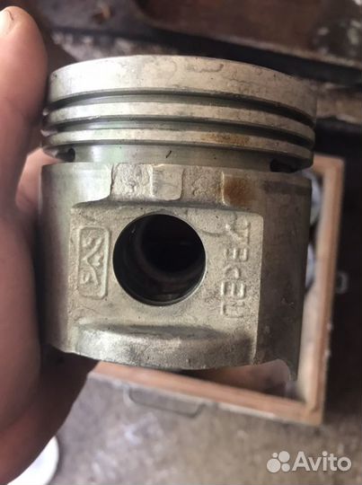 Поршня с пальцами, клапана