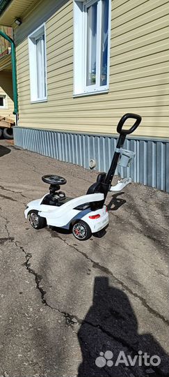 Машинка толокар с ручкой