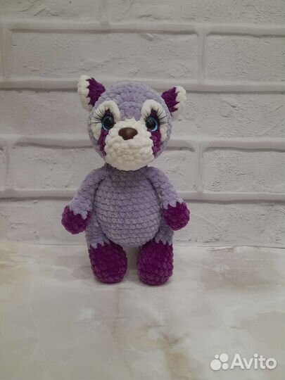 Вязанная игрушка енот