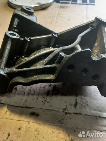 Кронштейн генератора Chrysler