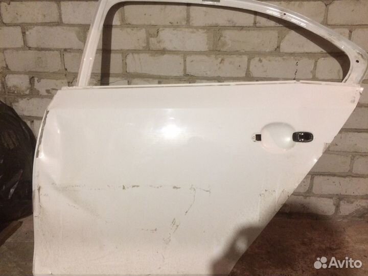 Дверь задняя левая volkswagen jetta 6