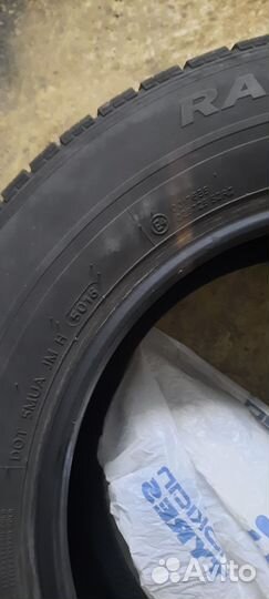 Hankook Radial RA08 215/70 R16C 108T