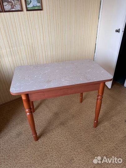 Стол обеденный