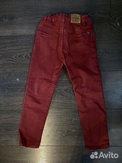 Джинсы, рубашка, шапка