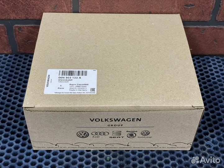 Натяжитель приводного ремня Audi 06N903133A