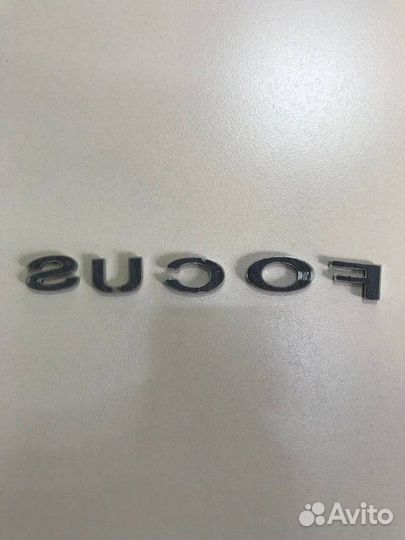Эмблема на крышку багажника хетчбэк Ford Focus