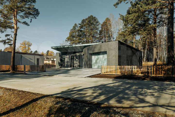 Дом 264 м² на участке 16,3 сот.