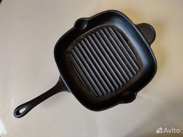 Чугунная сковорода, новая, 29*29*5 см