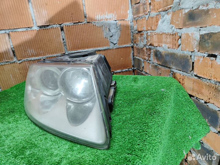 Фара правая Volkswagen Touareg 7L Дорестайлинг