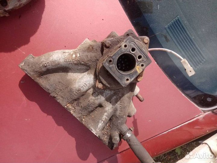 Впускной коллектор Volkswagen Passat 1990