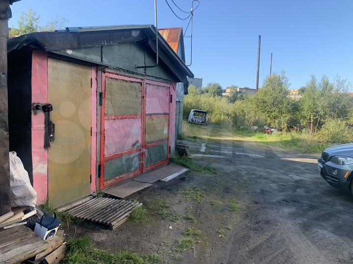 Гараж, > 30 м²