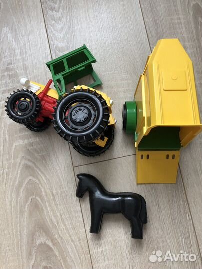 Трактор с прицепом