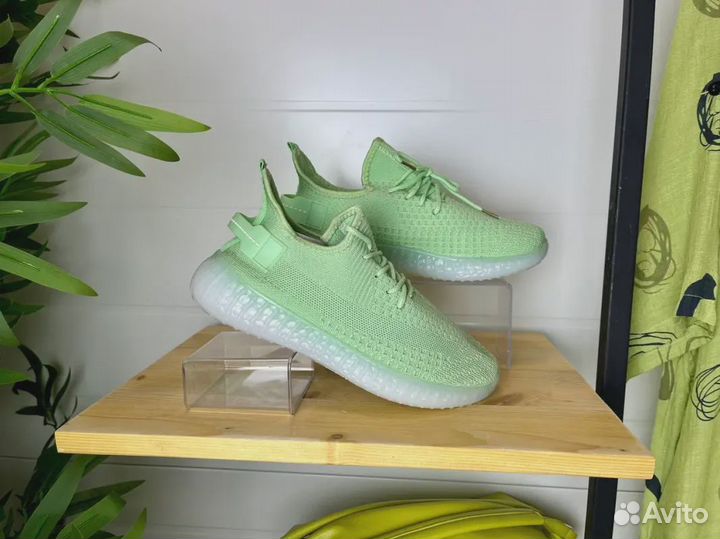 Кроссовки женские adidas Yeezy Boost (350)