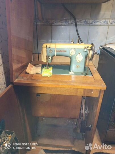 Швейная машина Чайка