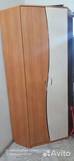 Продам шкаф угловой хороший состояния бу