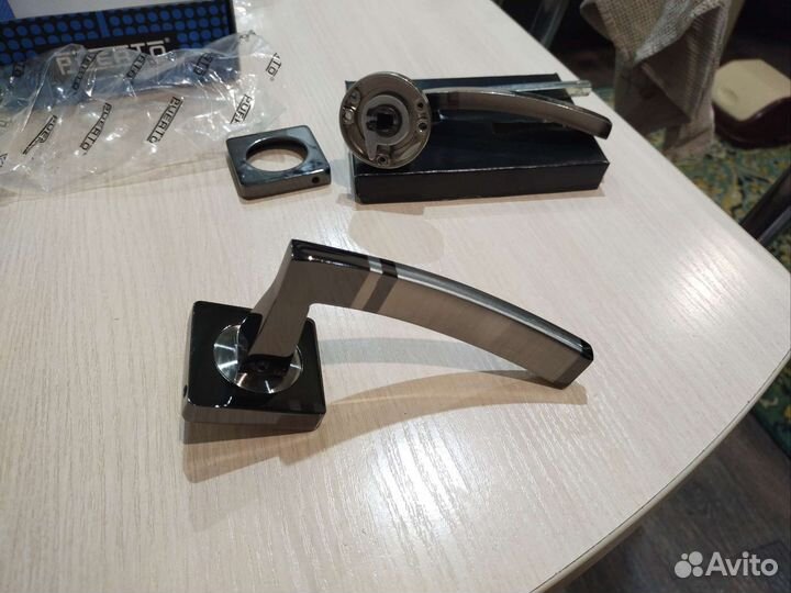 Дверная ручка межкомнатная