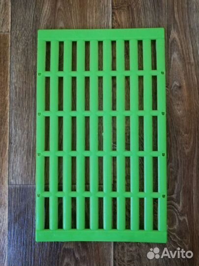 Кормушка для кроликов пластиковая полукруглая