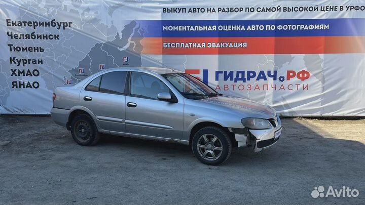 Решетка радиатора левая Nissan Almera (N16) 62330