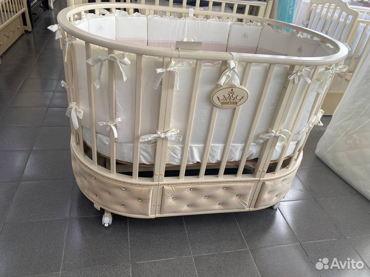Детская кроватка круглая овальная с маятником