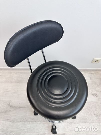 Маникюрный стул