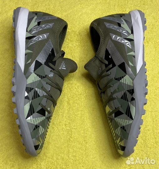 Футбольные бутсы сороконожки Adidas Predator