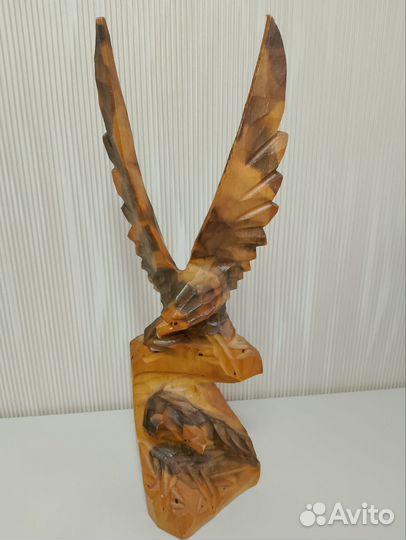 Орел из дерева